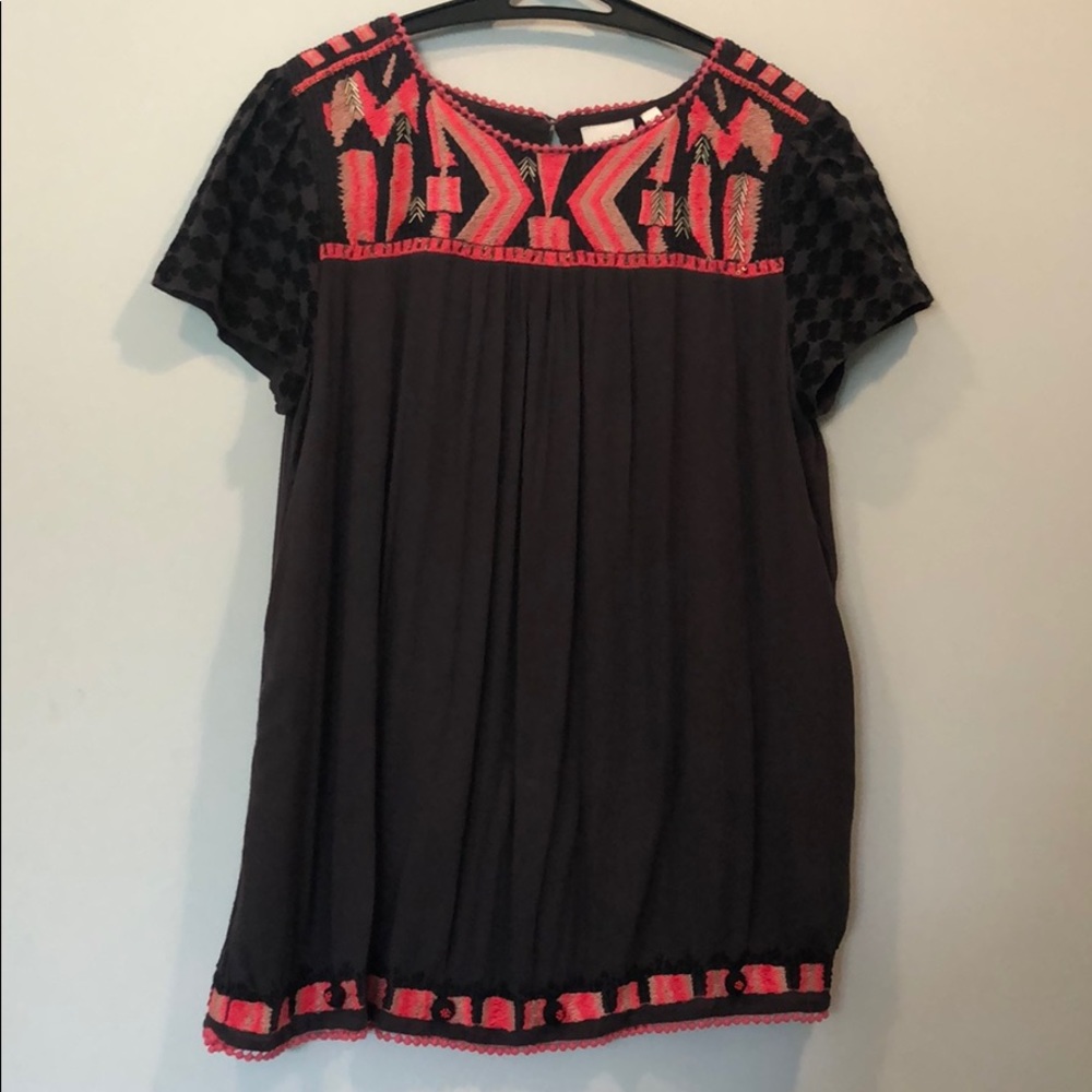 HD short sleeve top w details